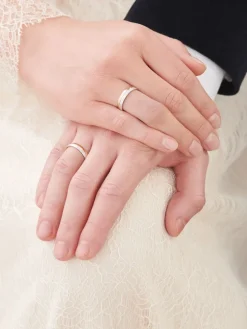 Obrączki Ślubne Apart.  Żółte i białe złoto rodowane. Wzór 4/464