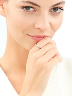 Pierścionek srebrny z cyrkoniami - gwiazda