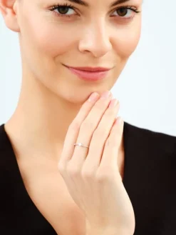 Pierścionek srebrny z cyrkonią