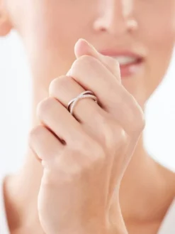 Pierścionek srebrny z cyrkoniami - nieskończoność