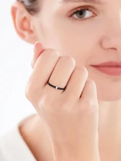 Pierścionek srebrny z cyrkoniami i emalią