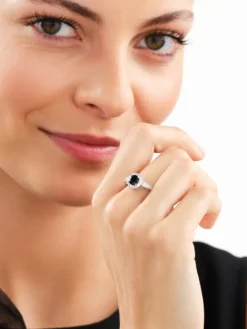 Pierścionek srebrny z cyrkoniami