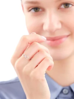 Pierścionek srebrny z cyrkoniami - nieskończoność