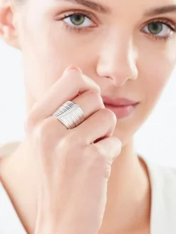 Pierścionek srebrny z cyrkoniami