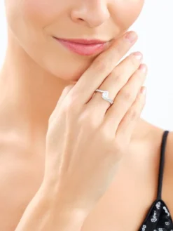 Pierścionek srebrny z cyrkoniami