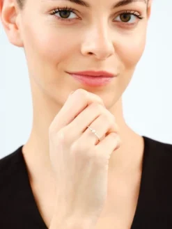 Pierścionek srebrny z perłą i cyrkoniami