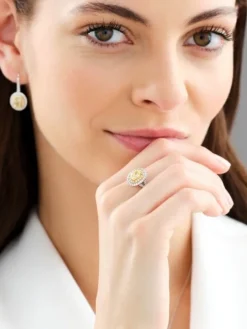 Pierścionek z białego i żółtego złota z diamentami - VS2/Fancy Light Yellow - 1,57 ct - próba 750