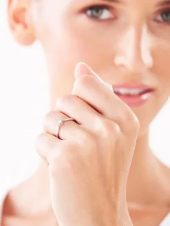 Pierścionek z białego złota z brylantem - 0,08 ct - próba 750