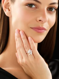 Pierścionek z białego złota z diamentami - kwiat - 1,93 ct - próba 750