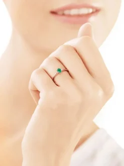 Pierścionek z białego złota z brylantami i szmaragdem - próba 585