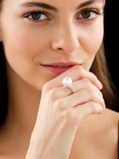 Pierścionek z białego złota z brylantami i perłą South Sea - próba 585