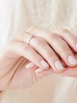 Pierścionek z białego złota z brylantem - 0,09 ct - próba 585