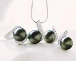 Pierścionek z białego złota z brylantami i perłą Tahiti - próba 585