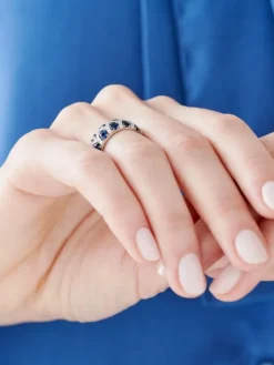 Pierścionek z białego złota z brylantami i szafirami - próba 585