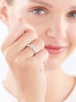 Pierścionek z białego złota z diamentami - 0,24 ct - próba 585