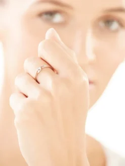 Pierścionek z białego złota z brylantem - 0,05 ct - próba 585