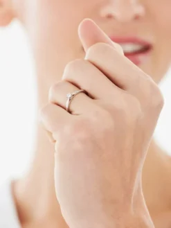 Pierścionek z białego złota z brylantem - 0,08 ct - próba 585