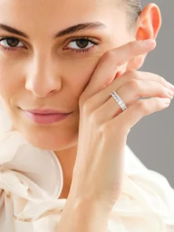 Pierścionek z białego złota z diamentami laboratoryjnymi - Eternity - 5,25 ct - próba 750