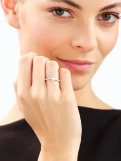 Pierścionek z białego złota z diamentami laboratoryjnymi - serce - 0,67 ct - próba 585