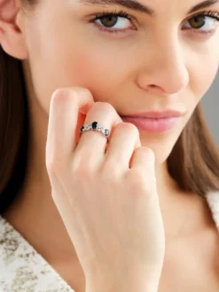 Pierścionek z białego złota z brylantami i szafirami - próba 585