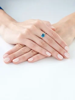 Pierścionek z białego złota z diamentami i topazem London Blue - próba 375