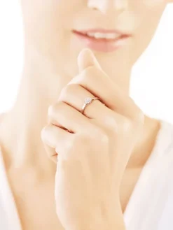 Pierścionek z białego złota z brylantami - 0,10 ct - próba 750