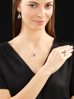 Pierścionek z białego złota z brylantami i perłą Tahiti - próba 750