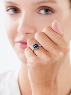 Pierścionek z białego złota z czarnymi diamentami, szafirami i topazem London Blue - próba 585