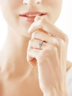 Pierścionek z białego złota z brylantami i tanzanitem - próba 585