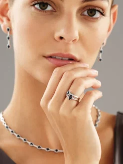 Pierścionek z białego złota z brylantami i szafirem - próba 375