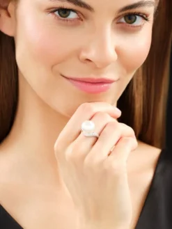 Pierścionek z białego złota z brylantami i perłą South Sea - próba 585