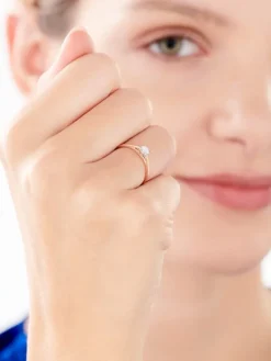 Pierścionek z różowego i białego złota z brylantem - 0,13 ct - próba 585