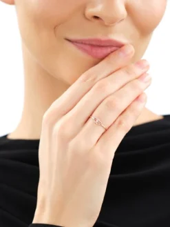 Pierścionek z różowego złota z diamentami – serca - 0,02 ct - próba 375