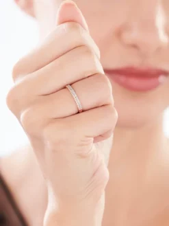 Pierścionek z różowego złota z diamentami - 0,02 ct - próba 375