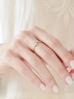 Pierścionek z żółtego i białego złota z brylantem - 0,02 ct - próba 375