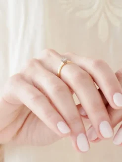 Pierścionek z żółtego i białego złota z brylantem - 0,05 ct - próba 375