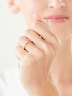 Pierścionek z żółtego i białego złota z diamentami - 0,09 ct - próba 375