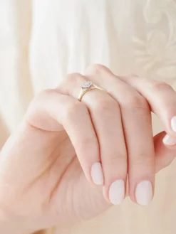 Pierścionek z żółtego i białego złota z diamentami - 0,05 ct - próba 375