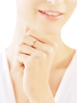 Pierścionek z żółtego i białego złota z brylantem - 0,10 ct - próba 585