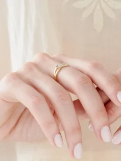 Pierścionek z żółtego i białego złota z brylantami - 0,07 ct - próba 585