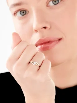 Pierścionek z żółtego i białego złota z brylantem - 0,04 ct - próba 585