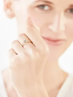 Pierścionek z żółtego i białego złota z brylantami - 0,11 ct - próba 585