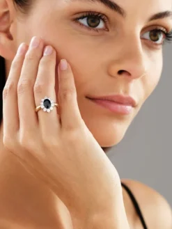 Pierścionek z żółtego i białego złota z brylantami i szafirem - próba 585