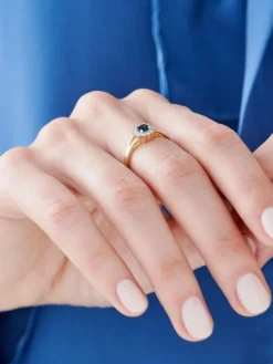 Pierścionek z żółtego złota z brylantami i szafirem - próba 585