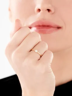 Pierścionek z żółtego złota z diamentem - 0,18 ct - próba 585