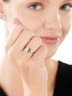 Pierścionek z żółtego złota z brylantami - yin yang - 0,16 ct - próba 585