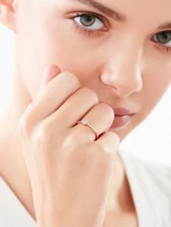 Pierścionek z żółtego złota z diamentami - 0,04 ct - próba 375