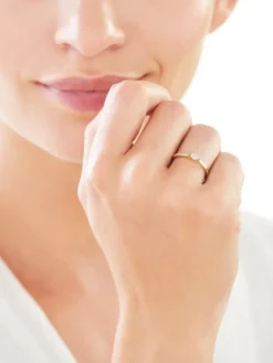 Pierścionek  z żółtego złota z diamentami - 0,02 ct - próba 375