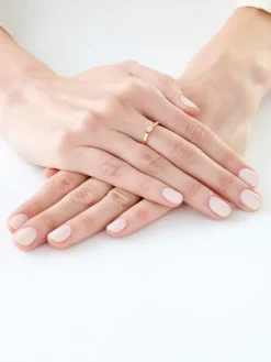 Pierścionek  z żółtego złota z diamentami - 0,02 ct - próba 375