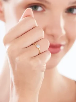 Pierścionek z żółtego złota z diamentami - 0,09 ct - próba 585